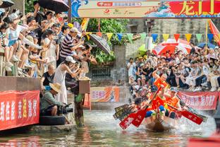 梅西准备登场！全场欢呼